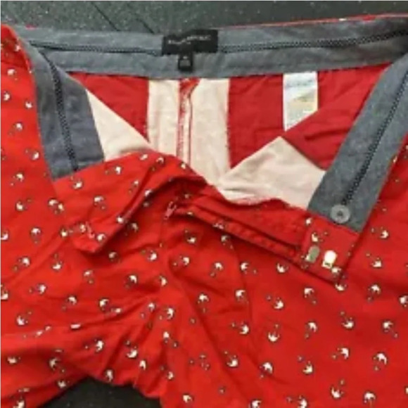Banana republic Shorts Womens size 10 red with white anchor 5” Inseam Nice Cond - Picture 7 of 10